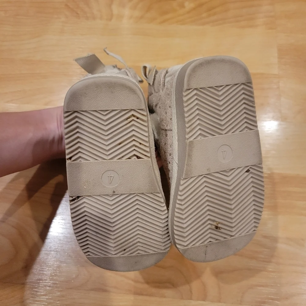 Joe Fresh Baby Faux Fur Star Velcro Winter boots Size 4